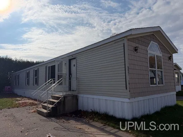 1401 N 23rd St Trlr 32, Escanaba, MI 49829