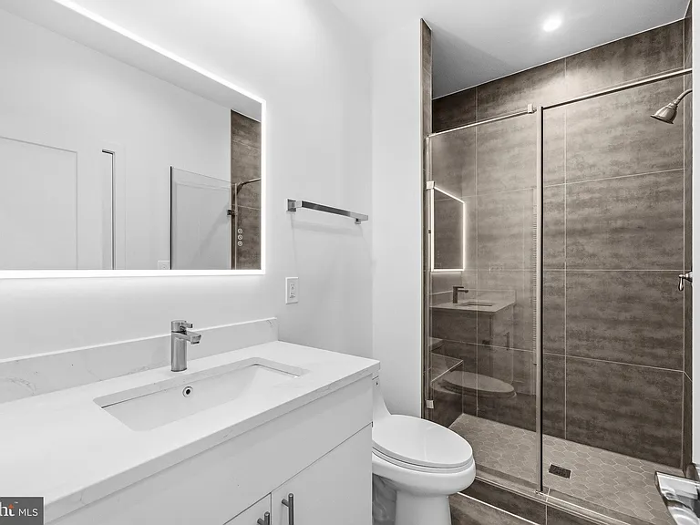 2532 Elvans Rd SE — Photo 10