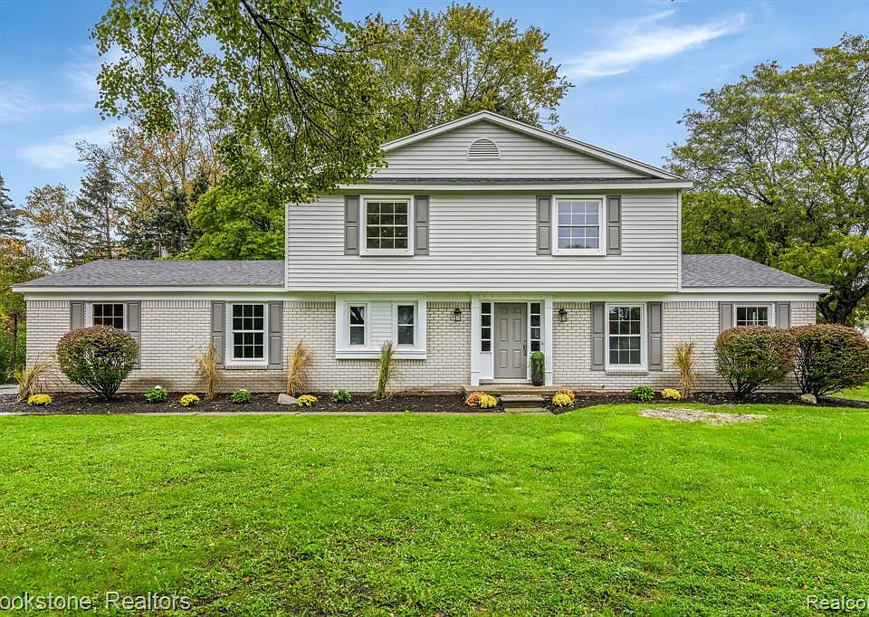 165 Woodedge Dr