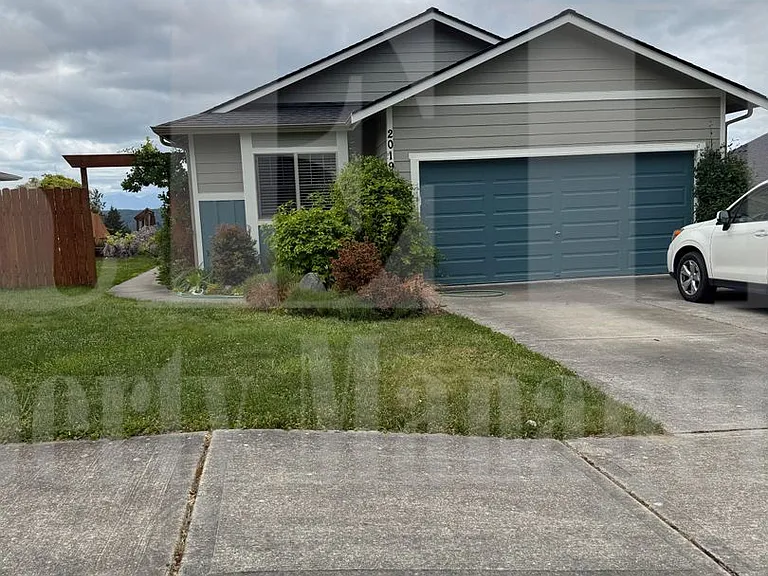 20199 Hogue Pl NE — Photo 1