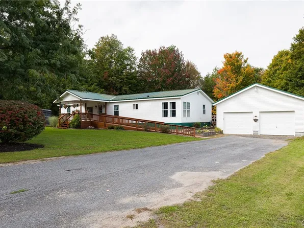 18 Lathrop St, Carthage, NY 13619