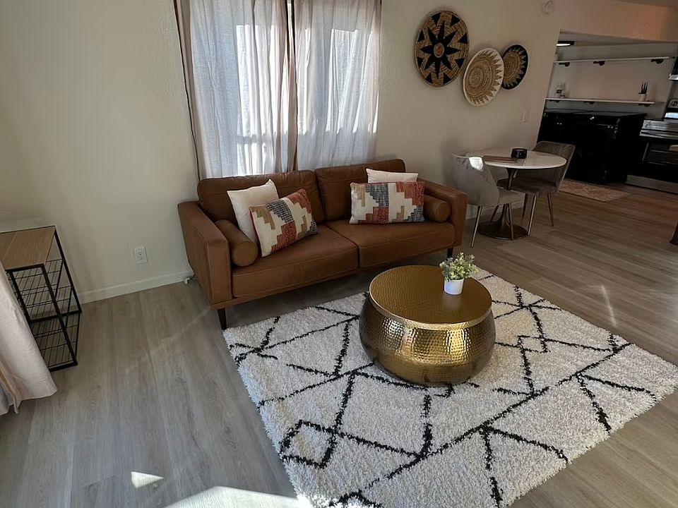 1st image of 2807 Benton St #1/2