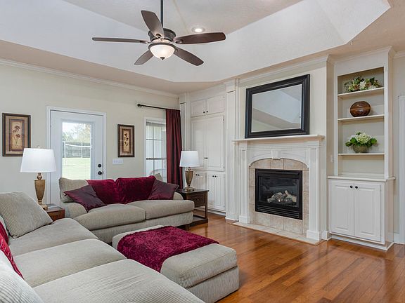 5th image of 228 Brook Ave