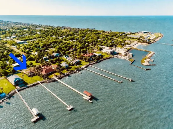 415 2nd St, San Leon, TX 77539