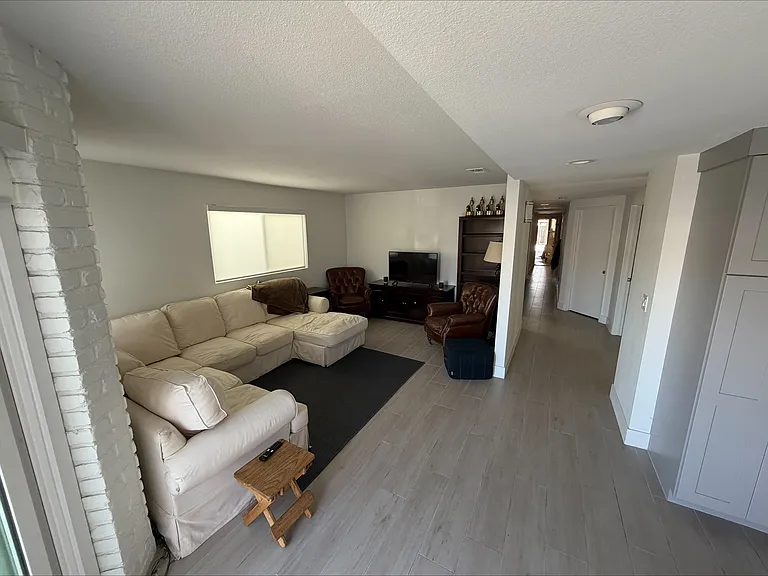 1237 W Balboa Blvd — Photo 7