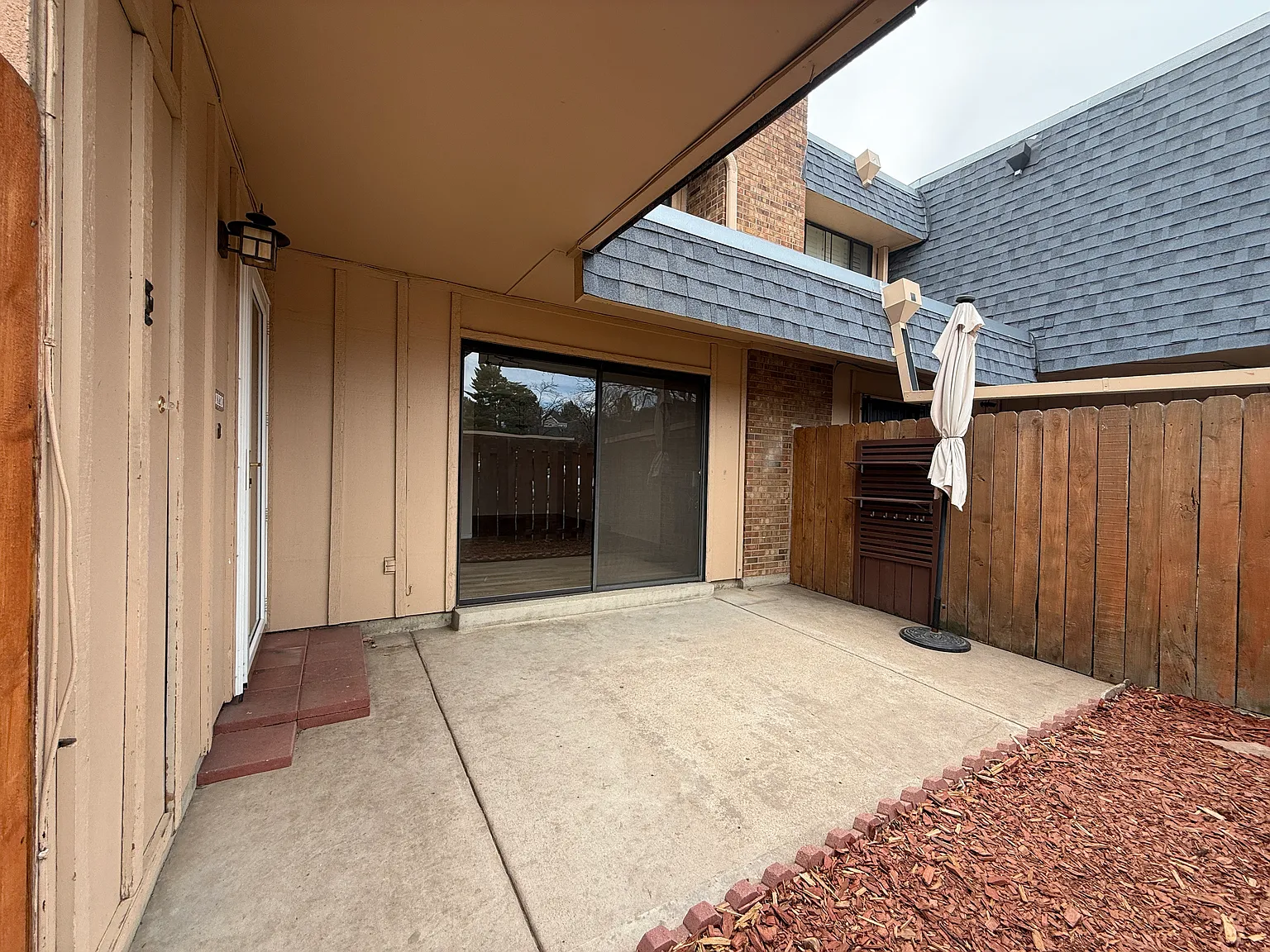 2 bed, 1.5 bath, 1142 sqft, $1,900 — Photo 2