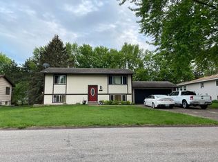 1728 Garden Ln, White Bear Township, MN 55110