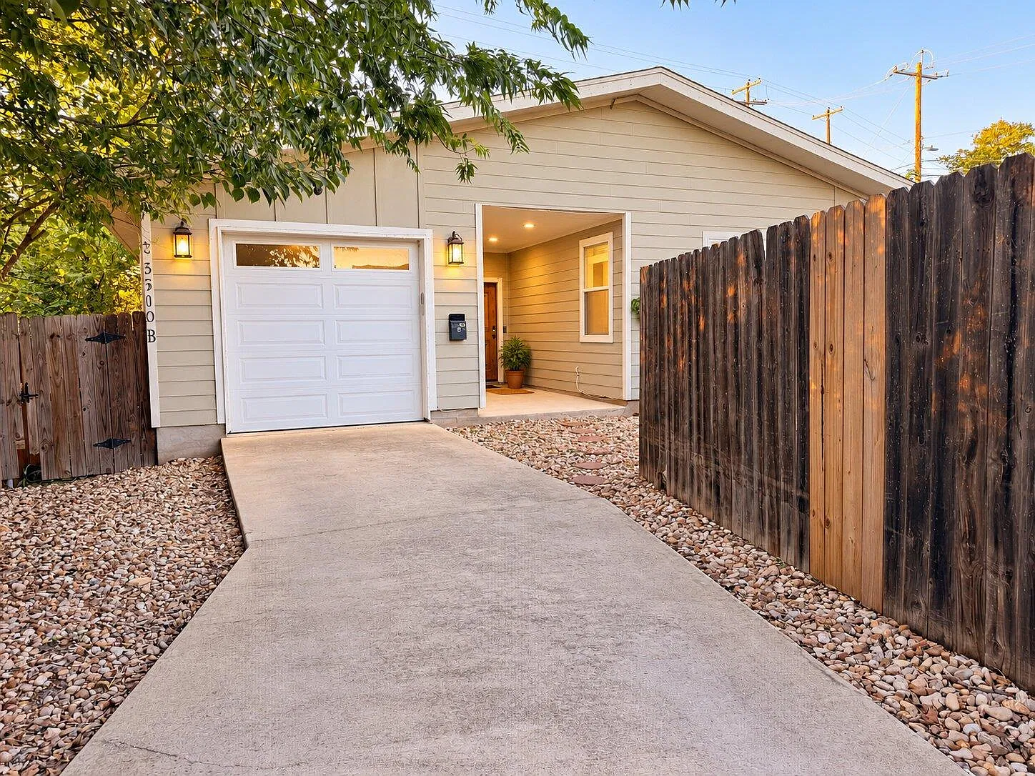 3 bed, 2.0 bath, 1170 sqft, $2,500 — Photo 1