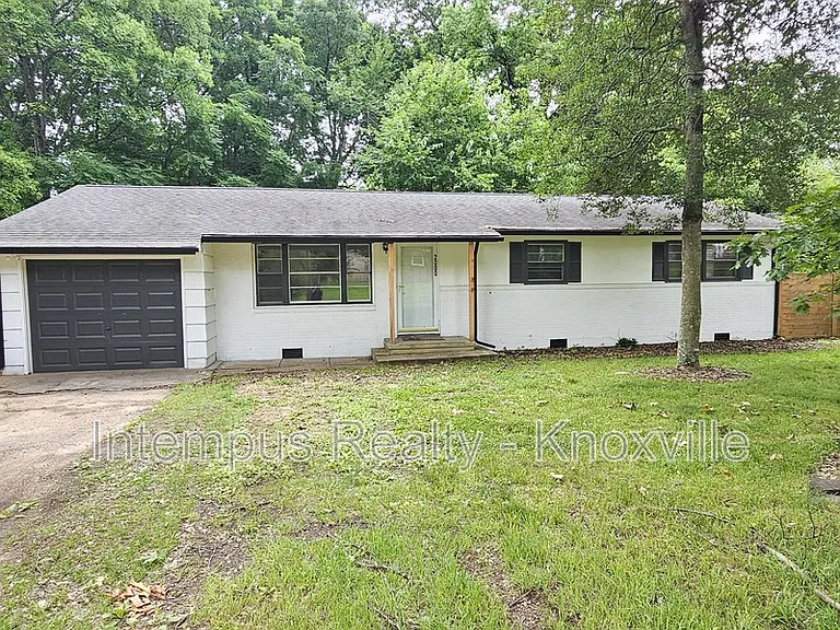 2000 Nandina Dr — Photo 1