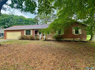 509 Honeysuckle Ln, Albertville, AL 35950