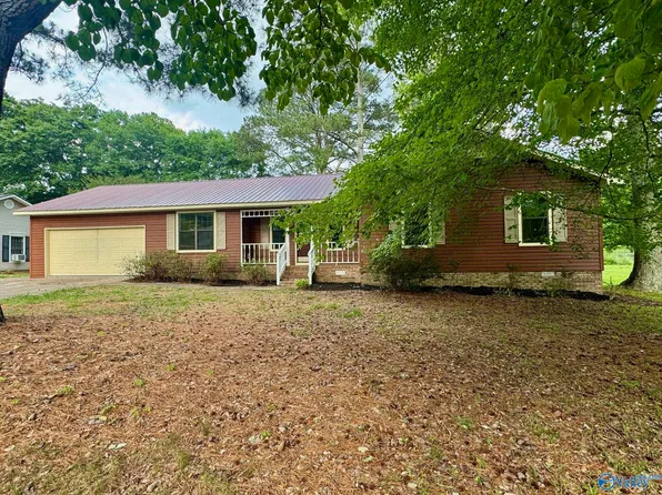 509 Honeysuckle Ln, Albertville, AL 35950
