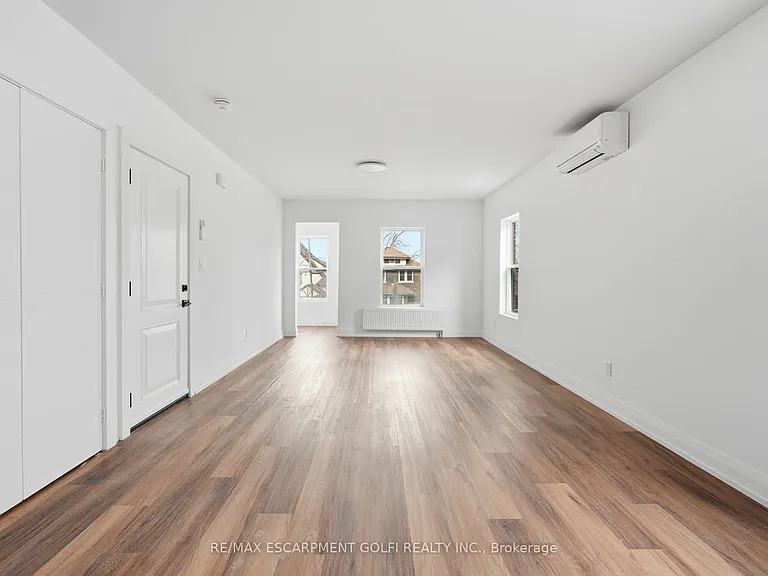 4876 Simcoe St #3 — Photo 5