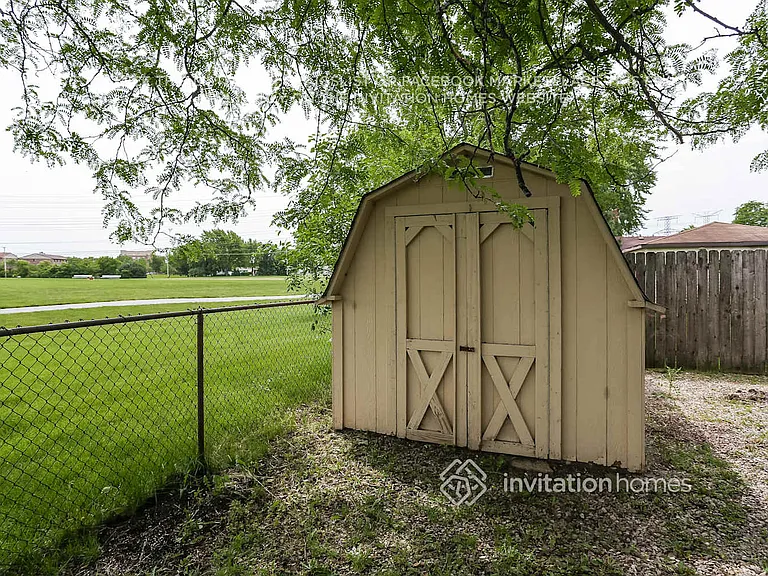 137 Shadywood Ln — Photo 19