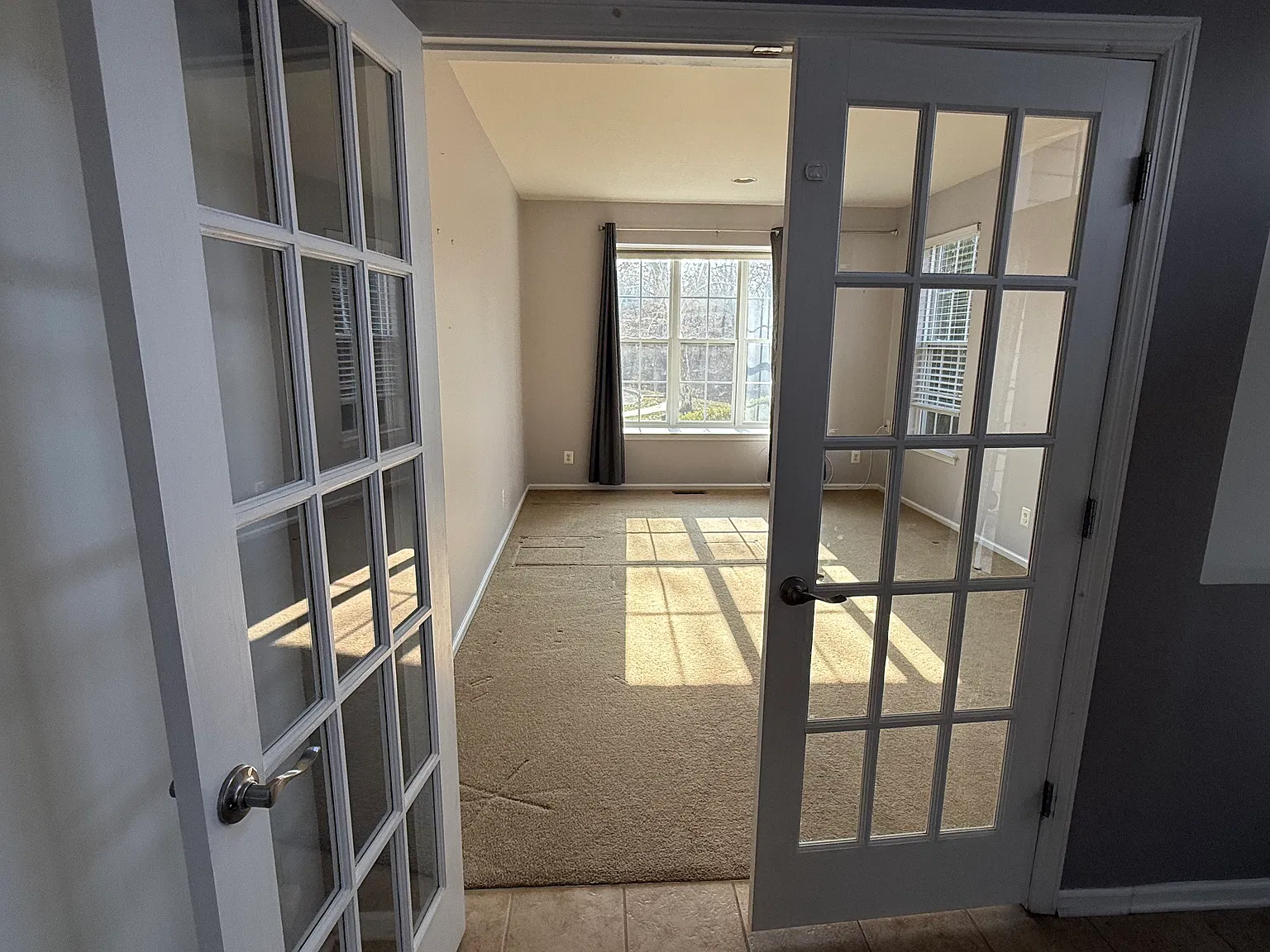 3 bed, 2348 sqft, $3,975 — Photo 4