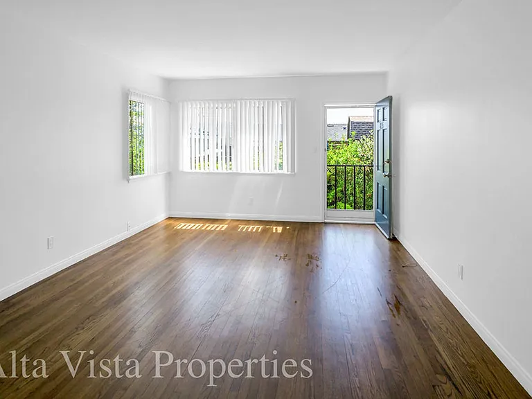 855 Emerald St — Photo 20