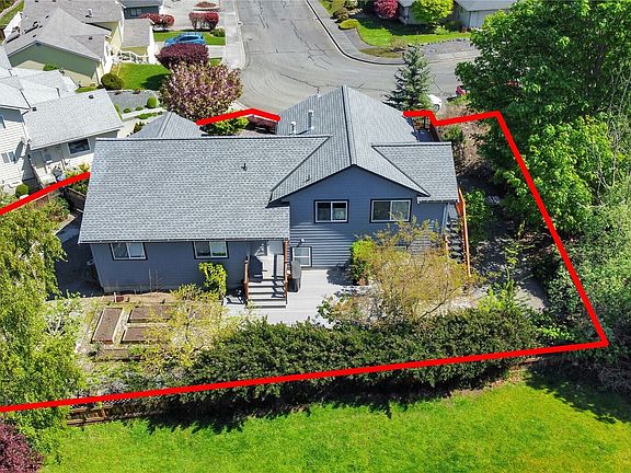 5th image of 710 SW Echo Loop