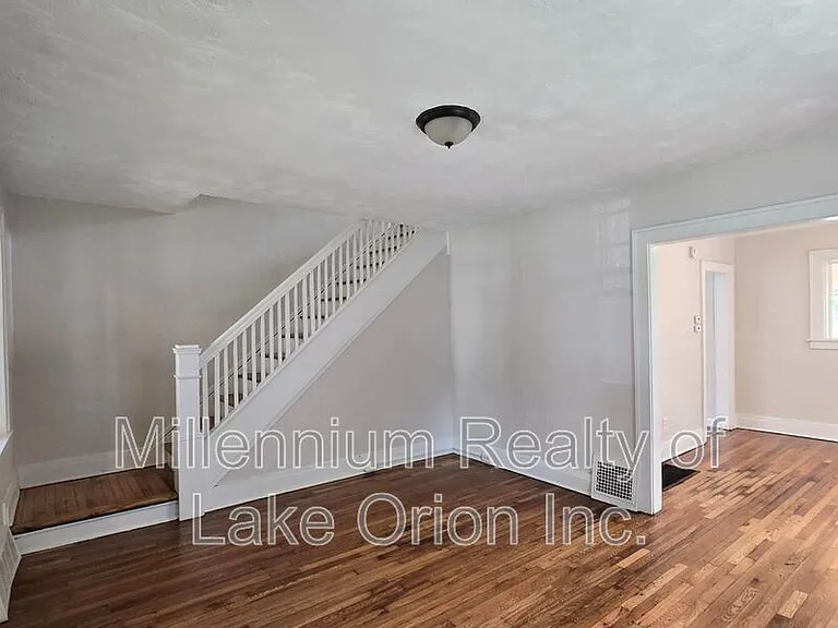 96 Oliver St — Photo 18