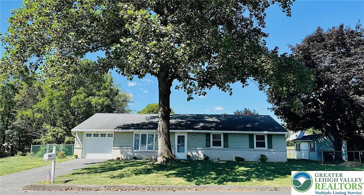 3 bed, 1.0 bath, 1232 sqft, $2,600 — Photo 1