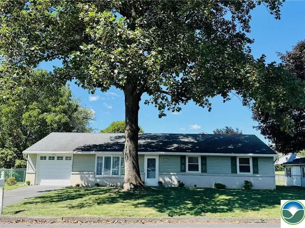 73 Willowdale Ave, Nazareth, PA 18064