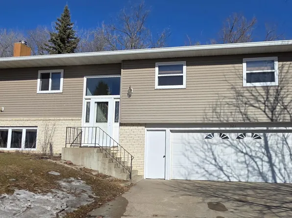 321 15th St NE, Valley City, ND 58072