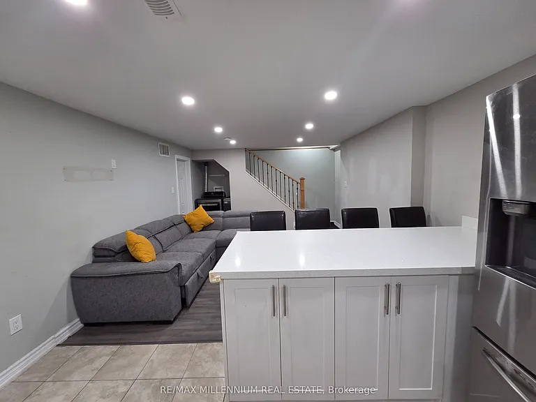 80 Rainier Sq #BASEMENT — Photo 17