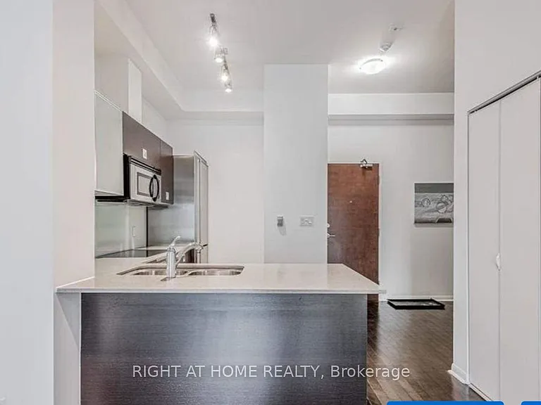 3391 Bloor St W #515 — Photo 8