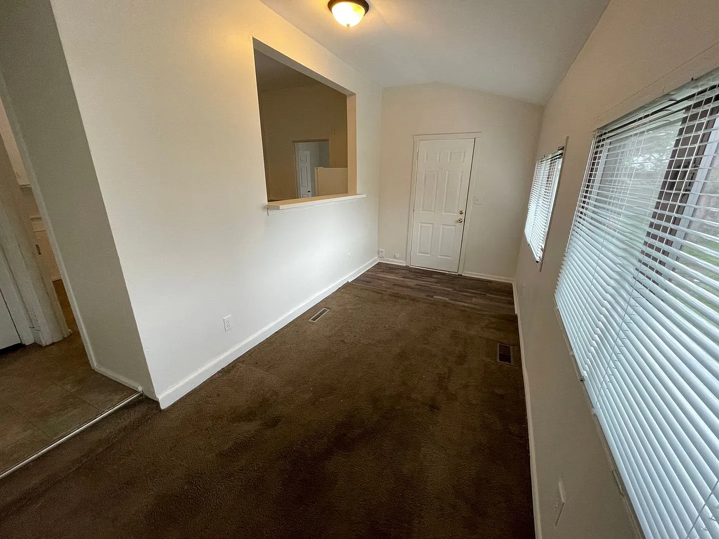 Market Square Apartments — Photo 3