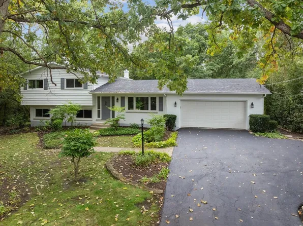 26890 N Longwood Rd, Lake Forest, IL 60045