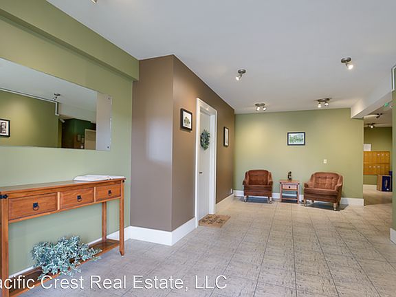 3rd image of 902 1st Ave N #8341338