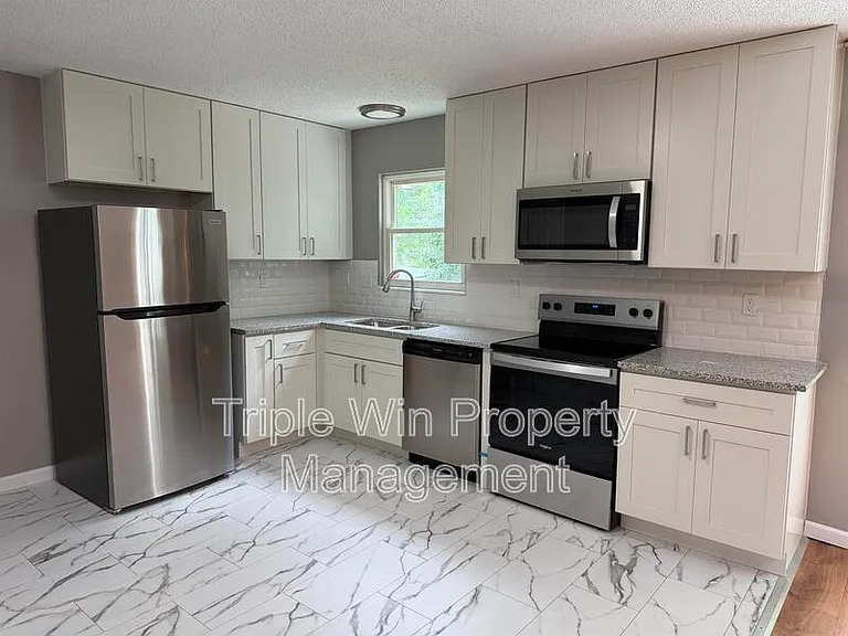 753 Watersedge Dr — Photo 12