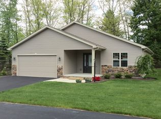 101 Hickory Ct NE, Warren, OH 44483