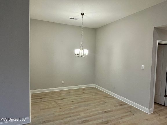 4th image of 1570 Cambria Dr