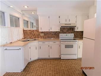 3rd image of 7705 W 102nd St