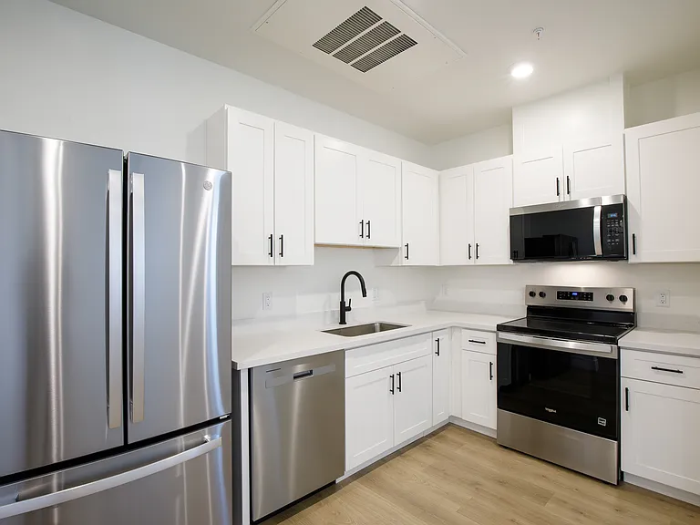 1580 W Garfield St — Photo 24