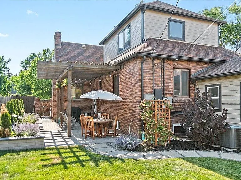 1418 Glencoe St — Photo 39