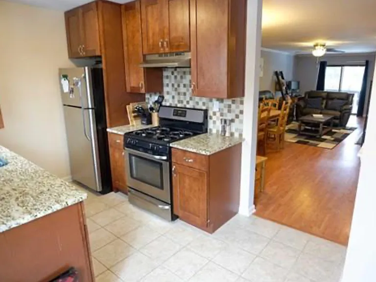 1806 Faulkner Ct — Photo 4