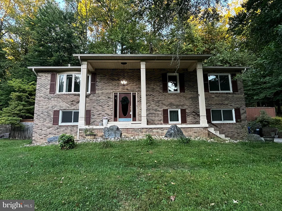 8677 Valley Dr
