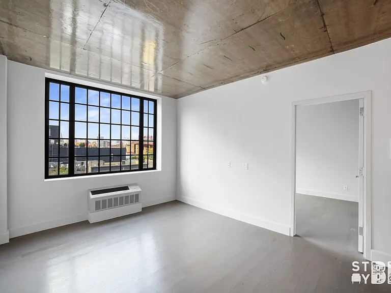72 Box St #3J — Photo 9