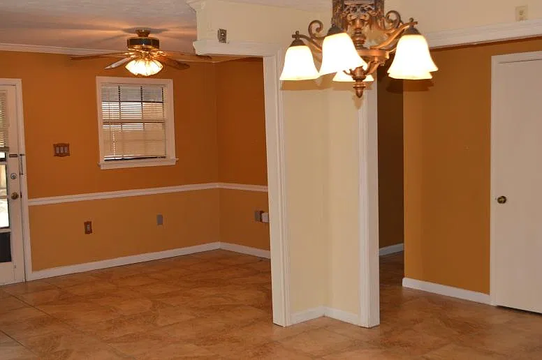 3 bed, 2.5 bath, 2500 sqft, $2,100 — Photo 1