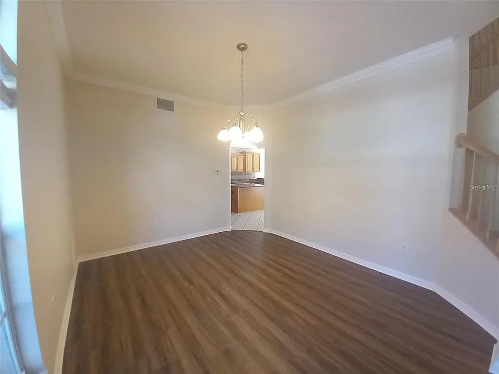 6 bed, 3.0 bath, 3361 sqft, $3,800 — Photo 4