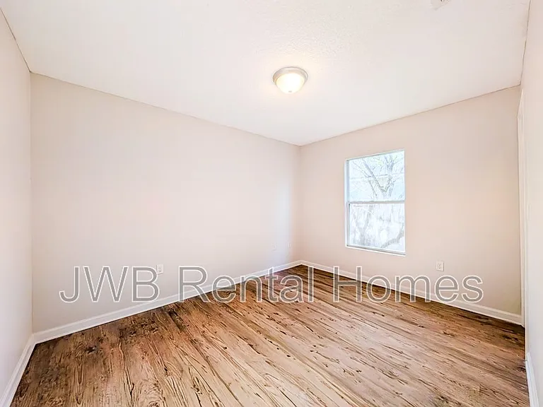 8410 Maple St — Photo 6