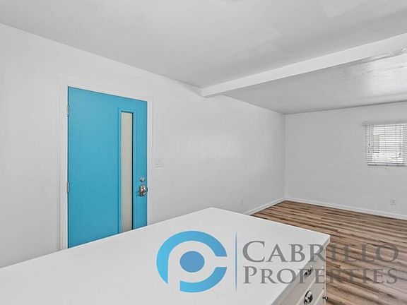 5th image of 4119 1/2 Kansas St