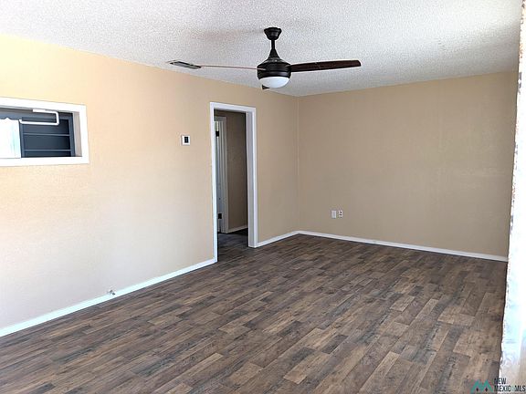 3rd image of 105 S Globe Ave