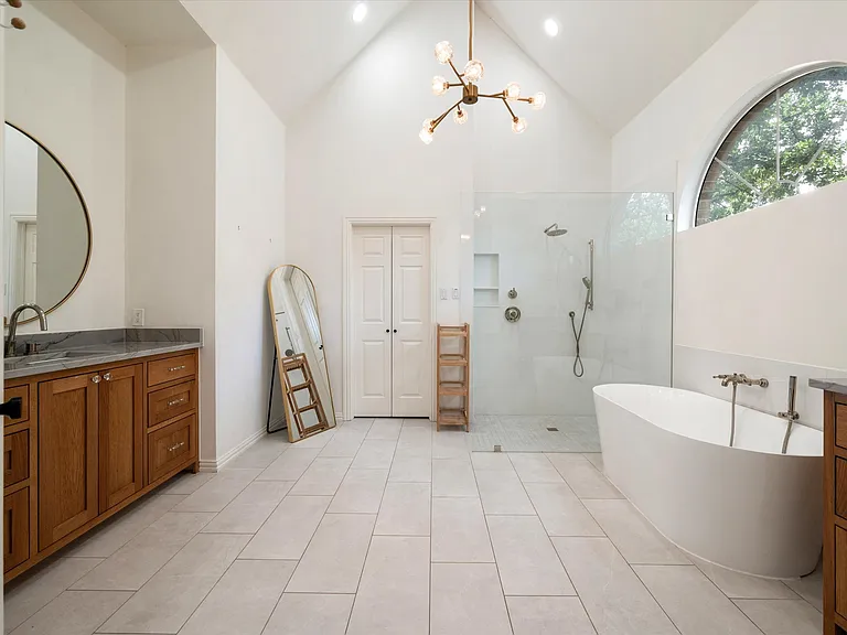 1004 Chimney Hill Trl — Photo 19