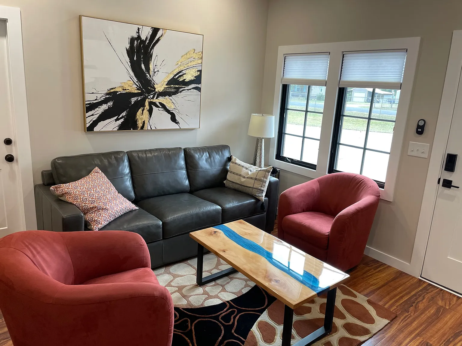 2 bed, 800 sqft, $2,100 — Photo 4