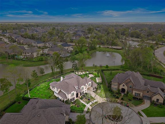 5th image of 47 Lake Como Dr