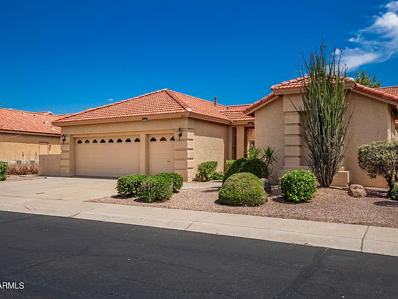 2nd image of 553 W CHAMPAGNE Drive