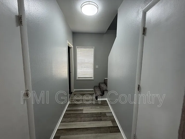 212 W Pecan St — Photo 10