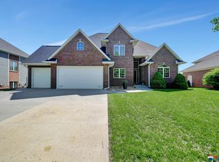 6724 S Ridge Dr, Lincoln, NE 68512