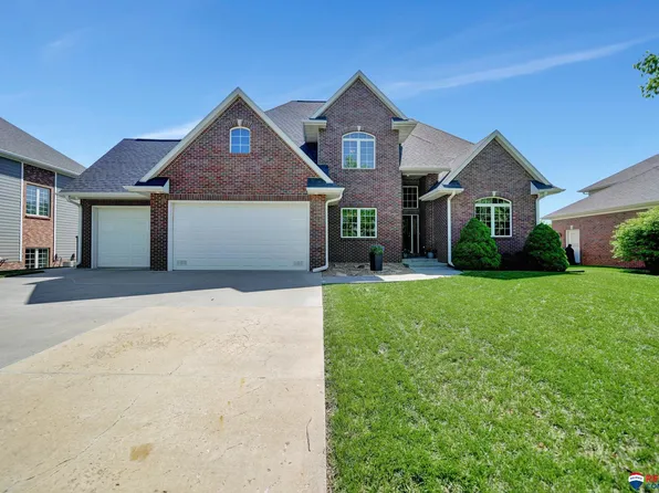 6724 S Ridge Dr, Lincoln, NE 68512